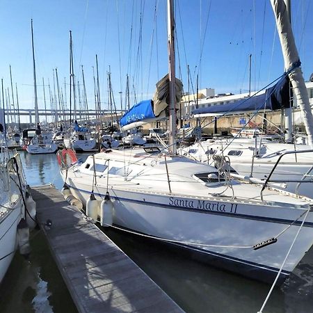 דירות Be Local - Sleep Aboard The Santa Maria Sailing Boat In ליסבון מראה חיצוני תמונה