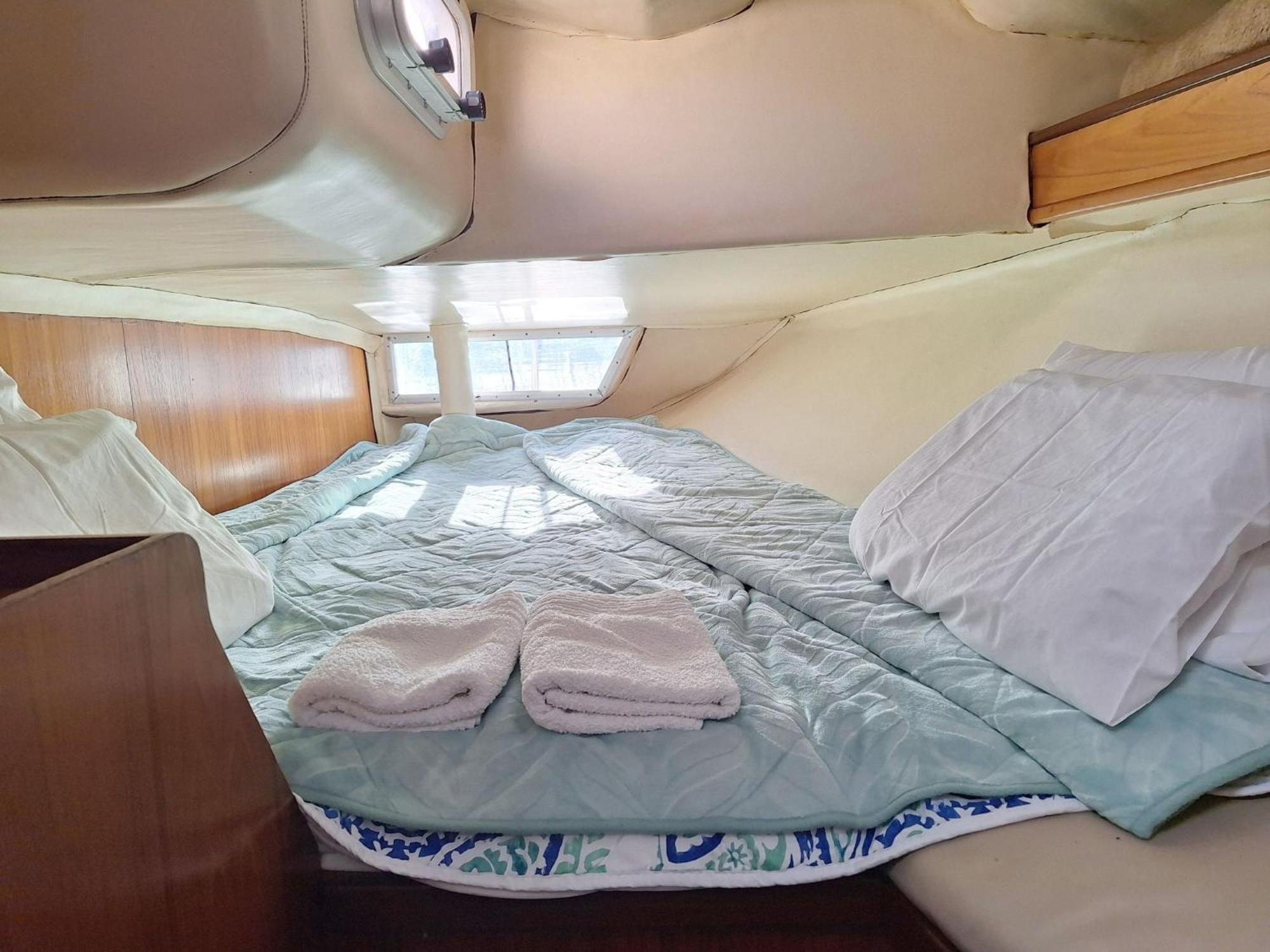 דירות Be Local - Sleep Aboard The Santa Maria Sailing Boat In ליסבון מראה חיצוני תמונה