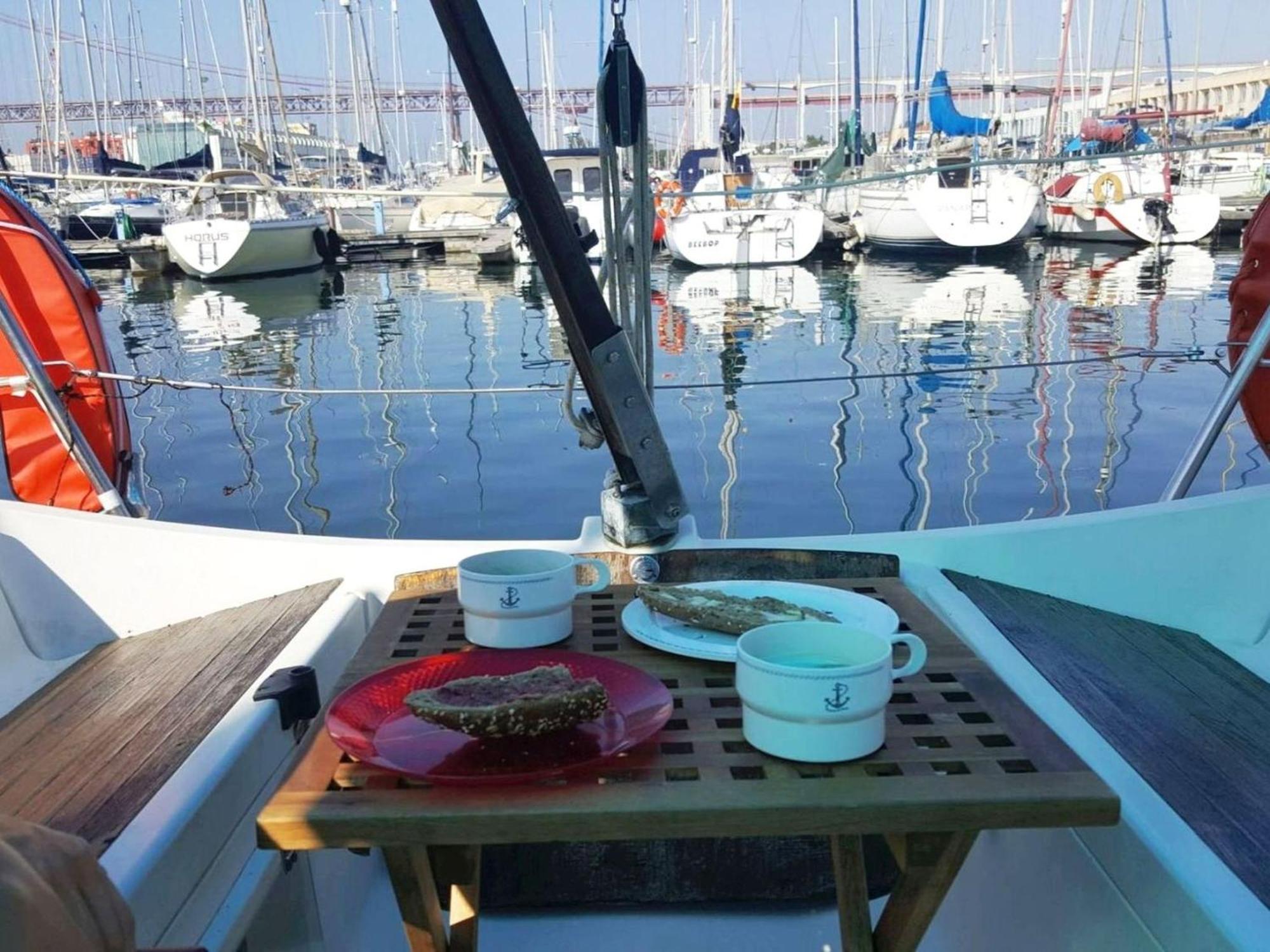 דירות Be Local - Sleep Aboard The Santa Maria Sailing Boat In ליסבון מראה חיצוני תמונה
